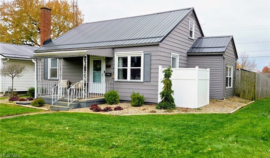 825 E College St, Alliance, OH 44601 - 3 Beds, 2 Bath