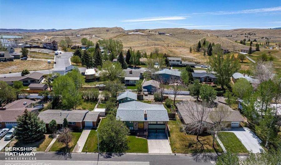 1214 Birch Ln, Cody, WY 82414 - 4 Beds, 4 Bath