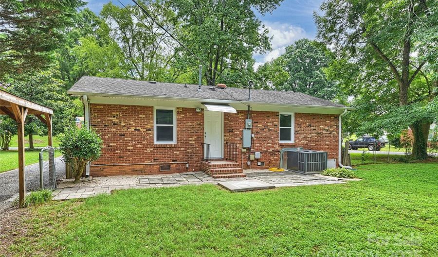 2840 Edsel Pl, Charlotte, NC 28205 - 3 Beds, 1 Bath