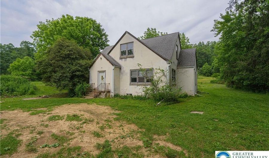 79 Mountain Lake Rd, Belvidere, NJ 07823 - 4 Beds, 2 Bath