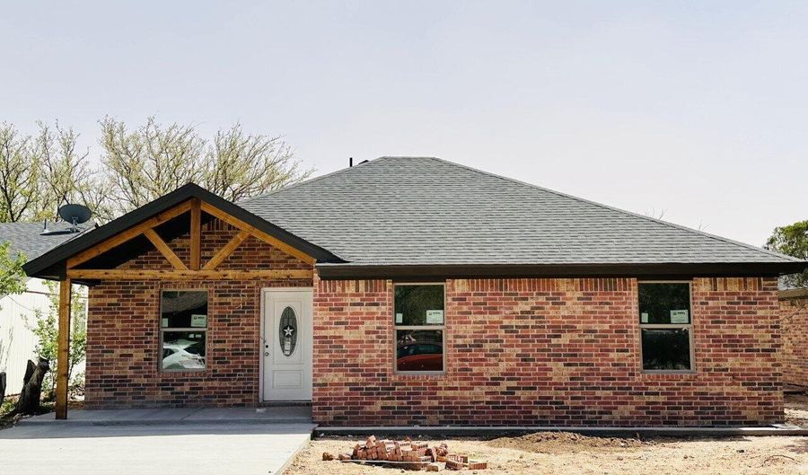 711 15th St, Abernathy, TX 79311 - 3 Beds, 2 Bath