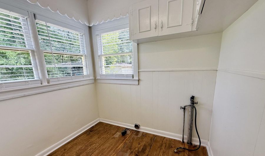 303 McCarley Ave, Booneville, MS 38829 - 4 Beds, 2 Bath