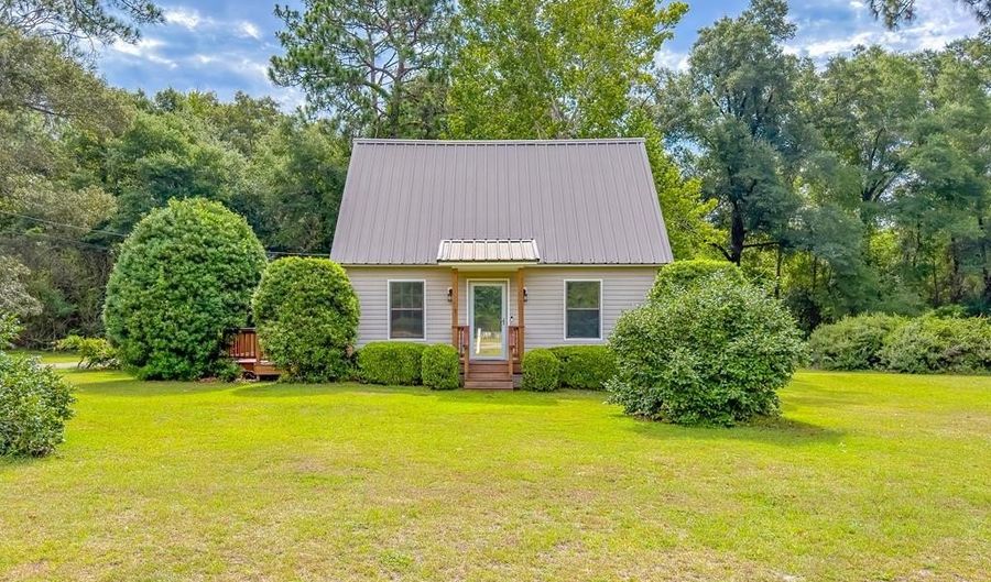 128 Day Dr, Bainbridge, GA 39817 - 3 Beds, 2 Bath