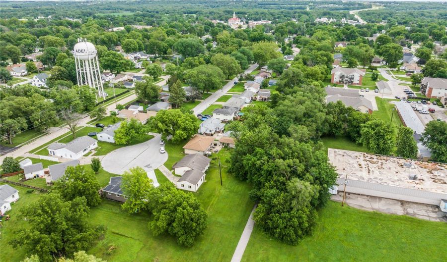 1515 Chance Ct, Adel, IA 50003 - 4 Beds, 2 Bath