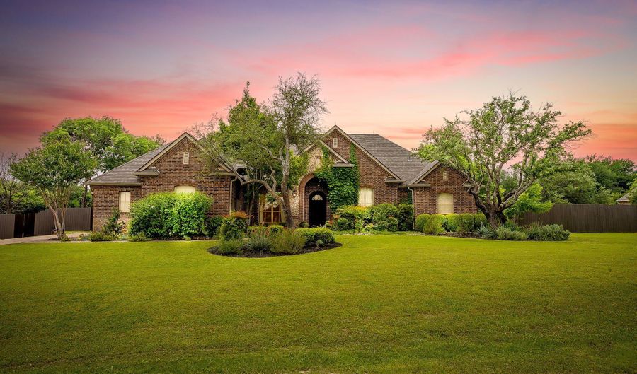 1736 Woodridge Ct, Aledo, TX 76008 - 4 Beds, 4 Bath