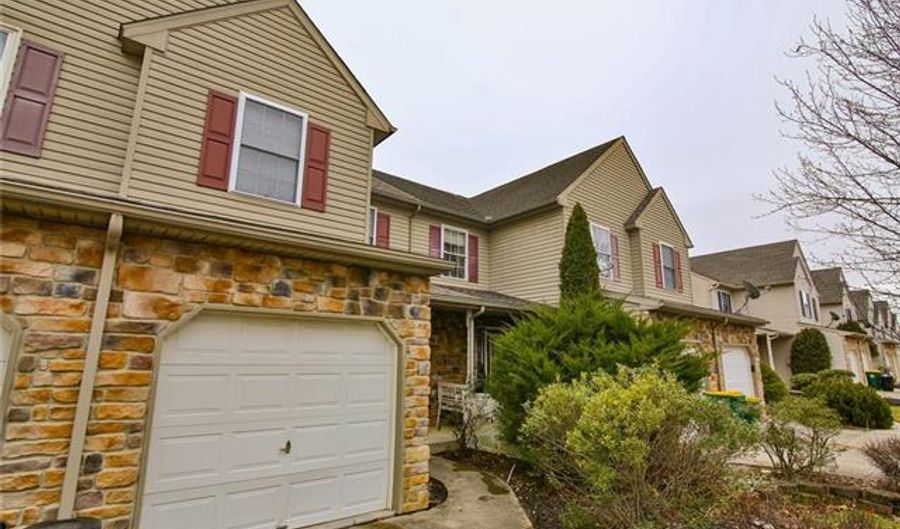 8043 Heritage Dr, Alburtis, PA 18011 - 3 Beds, 3 Bath