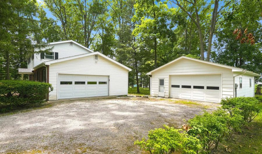 1001 Hickory Hills Dr, Angola, IN 46703 - 4 Beds, 3 Bath