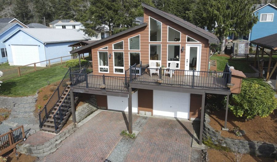 126 N OCEAN Ave, Rockaway Beach, OR 97136 - 3 Beds, 2 Bath