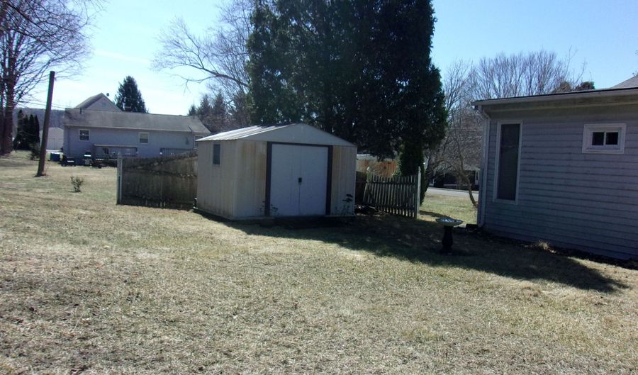 20 Isamay Dr, Bristol, CT 06010 - 2 Beds, 2 Bath