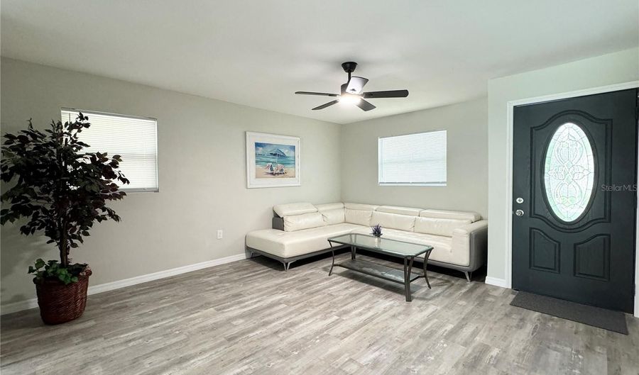 1039 N MISSOURI Ave, Clearwater, FL 33755 - 5 Beds, 2 Bath
