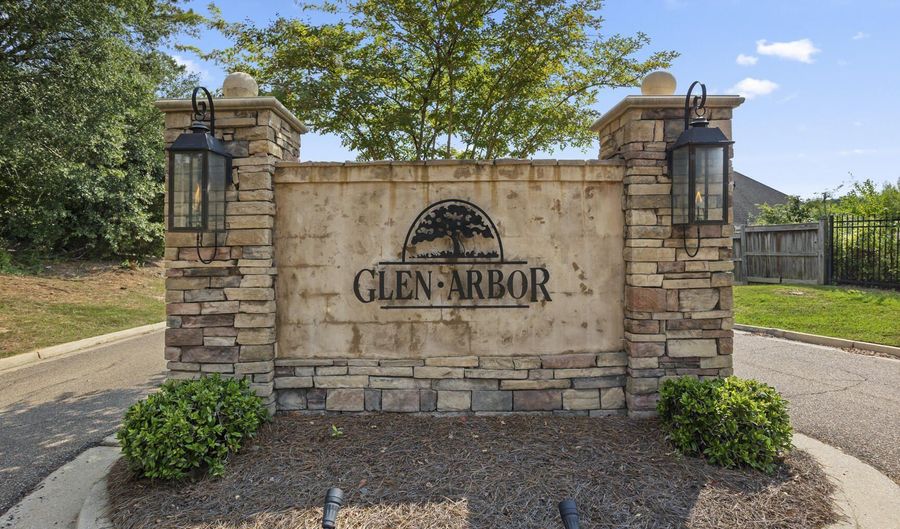 301 Leland Dr, Brandon, MS 39042 - 4 Beds, 3 Bath