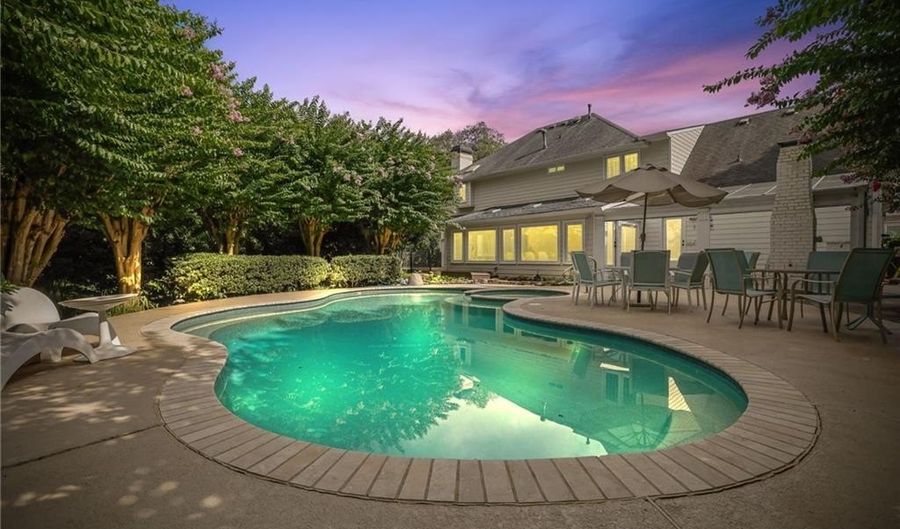425 Red Jacket Way, Alpharetta, GA 30005 - 5 Beds, 4 Bath