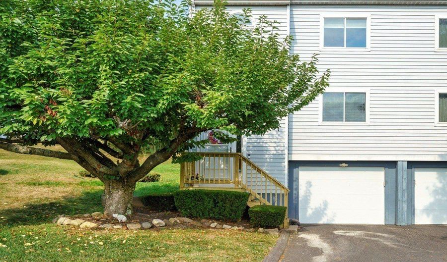 31 Wynwood Dr 31, Cromwell, CT 06416 - 3 Beds, 3 Bath