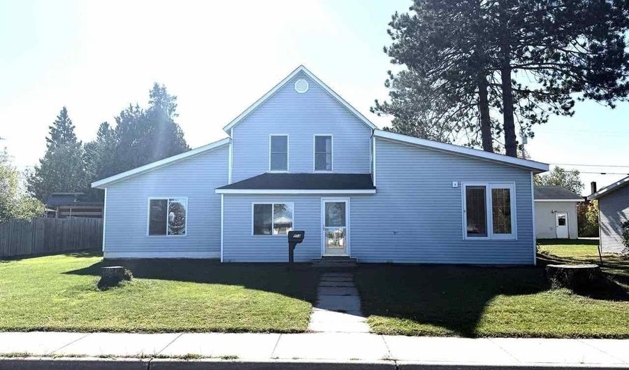 954 E Camp St, Ely, MN 55731 - 4 Beds, 2 Bath