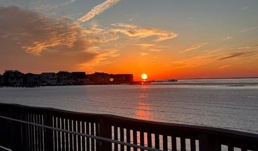 1 E 29th St, Beach Haven, NJ 08008 - 4 Beds, 3 Bath