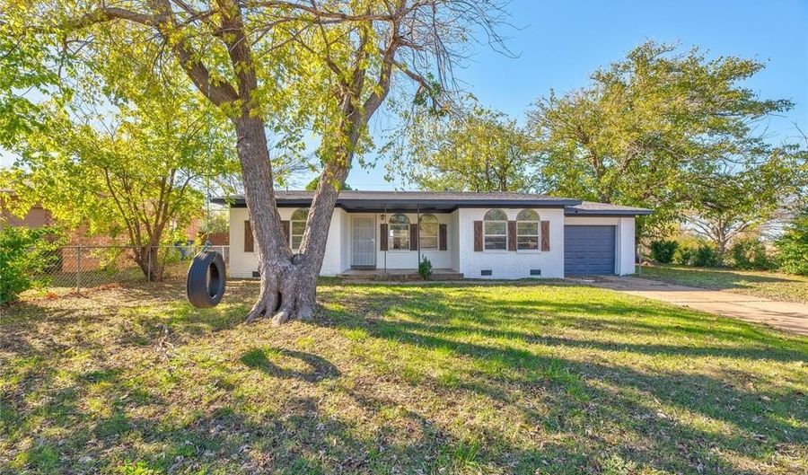 126 Windsor Ave, Chickasha, OK 73018 - 3 Beds, 2 Bath