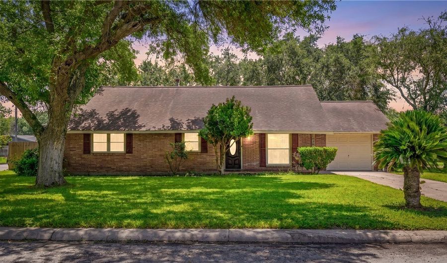 1224 Roosevelt Dr, Alice, TX 78332 - 2 Beds, 2 Bath