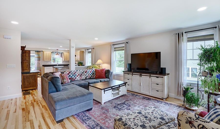 165 Breezy Way, Barrington, NH 03825 - 3 Beds, 3 Bath
