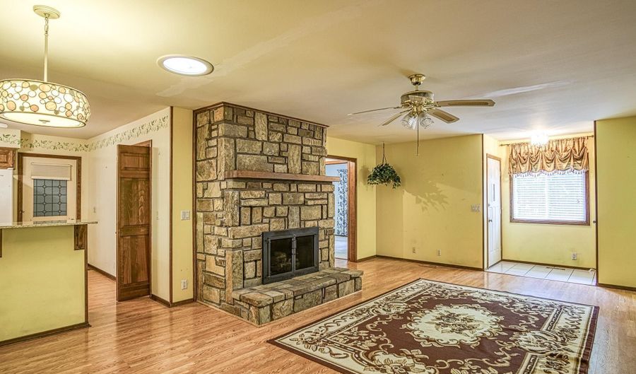4 Monovar Ln, Hot Springs Village, AR 71909 - 2 Beds, 2 Bath