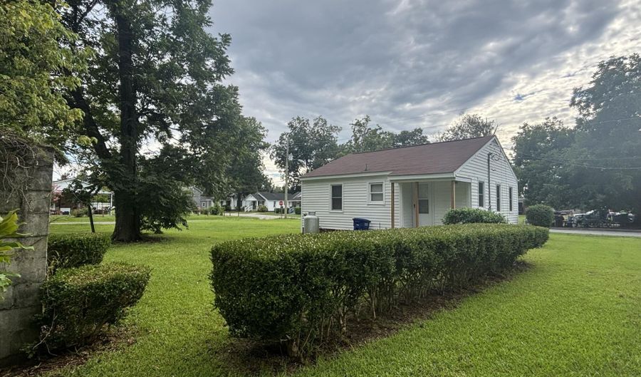 4281 Martin Luther King Jr St, Ayden, NC 28513 - 2 Beds, 1 Bath