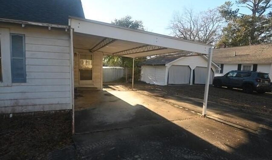 155 6th St, Alexander City, AL 35010 - 2 Beds, 1 Bath