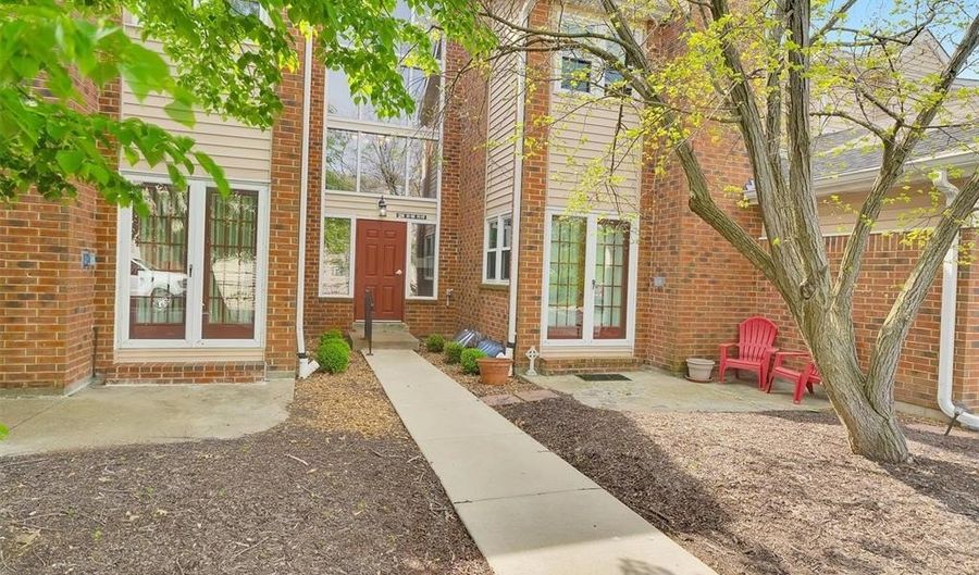1316 Holgate Dr G5, Ballwin, MO 63021 - 2 Beds, 2 Bath