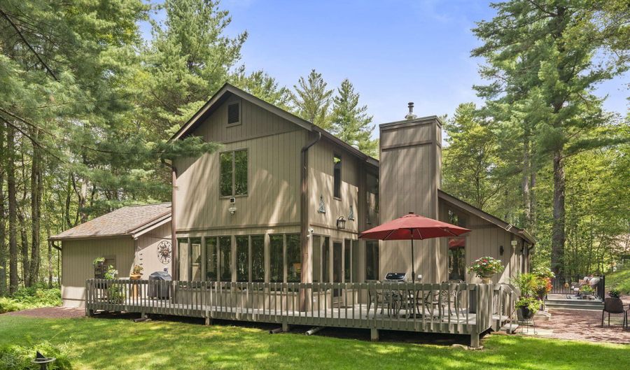 129 Woodbury, Blakeslee, PA 18610 - 4 Beds, 4 Bath