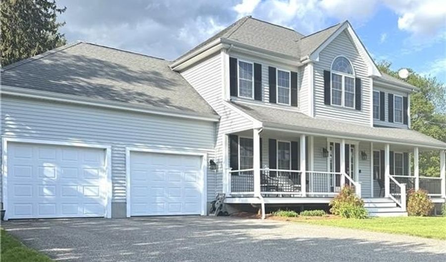 1010 Oakhill Ave, Attleboro, MA 02703 - 4 Beds, 3 Bath