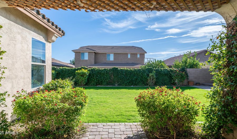 561 W YELLOWSTONE Way, Chandler, AZ 85248 - 3 Beds, 2 Bath