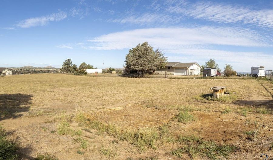 695 S Mountain View Rd, Chino Valley, AZ 86323 - 3 Beds, 2 Bath