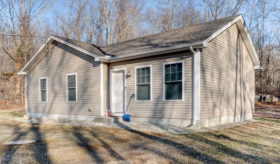 15 Hillyndale Rd, Mansfield, CT 06268 - 3 Beds, 2 Bath