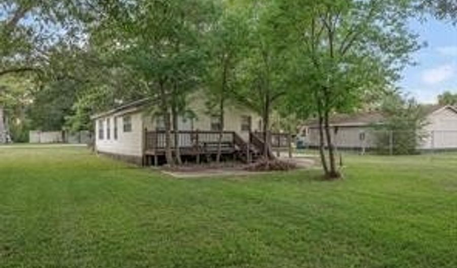 814 Lee St, Benton, LA 71006 - 3 Beds, 2 Bath