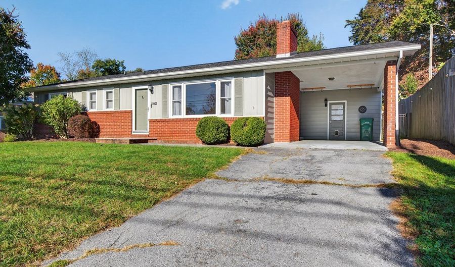 16294 Mary St, Abingdon, VA 24210 - 3 Beds, 2 Bath