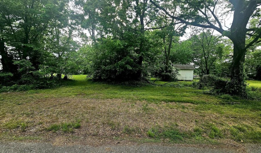 809 West Ave, Baxter Springs, KS 66713 - 0 Beds, 0 Bath