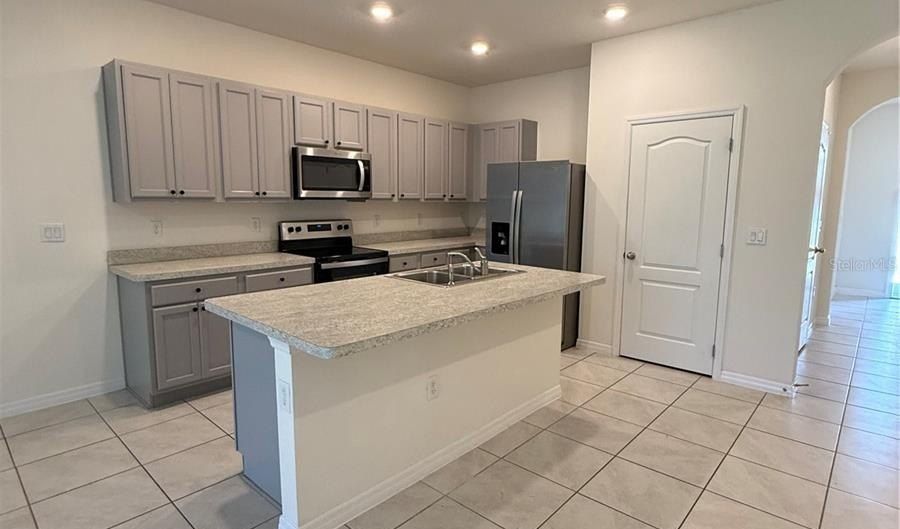 1264 YELLOW FINCH Dr, Davenport, FL 33837 - 3 Beds, 2 Bath