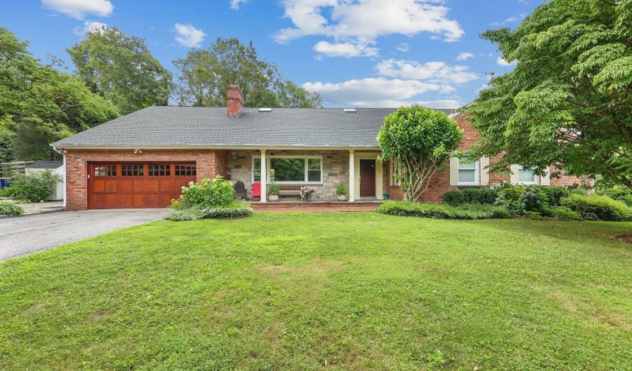 11 Gregory Rd, Cos Cob, CT 06807 - 3 Beds, 2 Bath