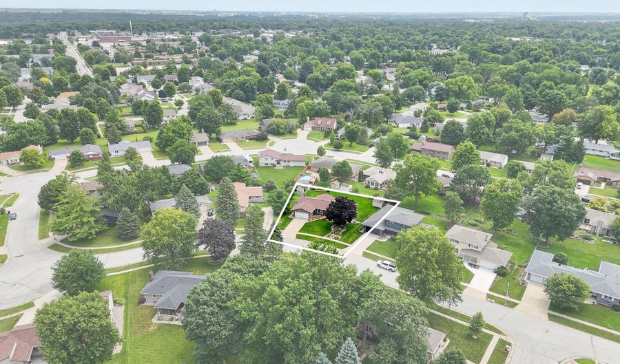 2944 Monroe Dr, Ames, IA 50010 - 4 Beds, 2 Bath