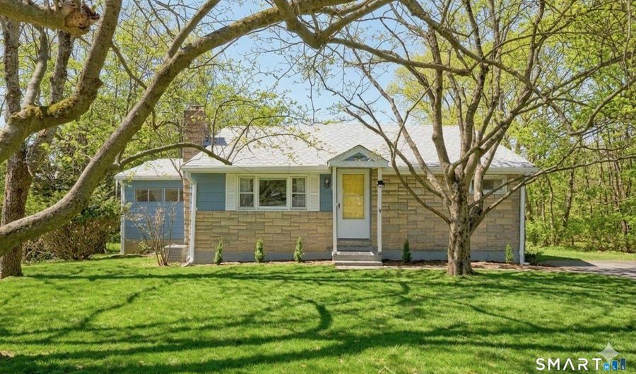 14 Wilkes Rd, Danbury, CT 06811 - 2 Beds, 1 Bath