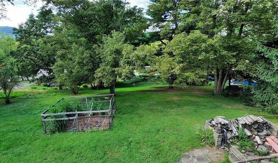 50 Wanda Way, Allegheny Twp., PA 15656 - 3 Beds, 2 Bath