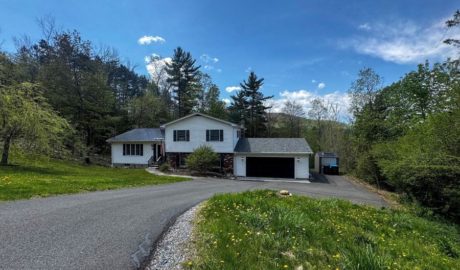 131 Pine Cir, Bennington, VT 05201 - 4 Beds, 3 Bath