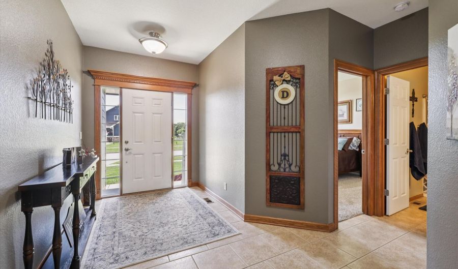 4103 NE Briarwood Dr, Ankeny, IA 50021 - 4 Beds, 3 Bath