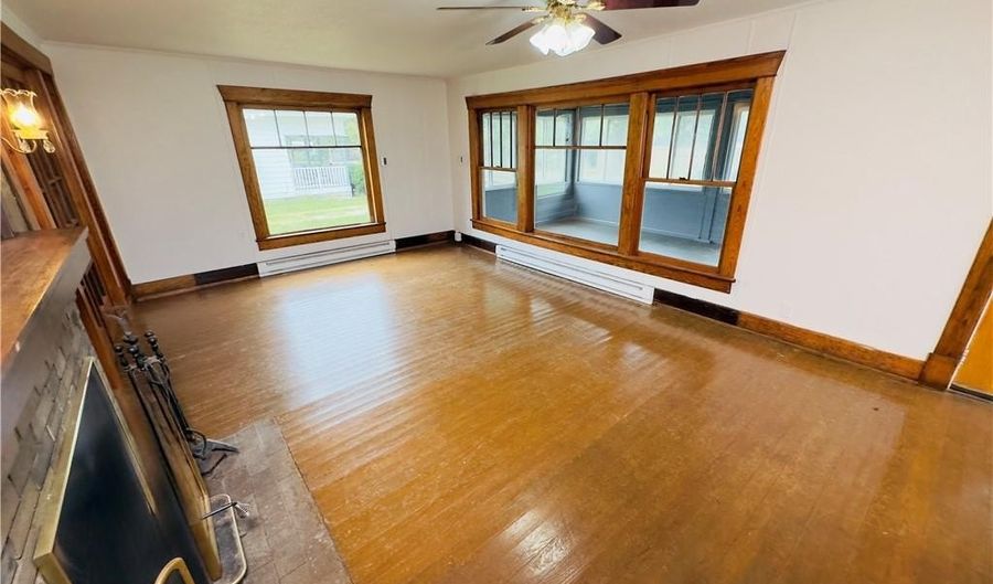 409 W Miller St, Appleton City, MO 64724 - 4 Beds, 2 Bath