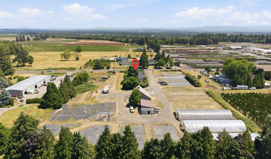 24051 NE AIRPORT Rd, Aurora, OR 97002 - 4 Beds, 2 Bath