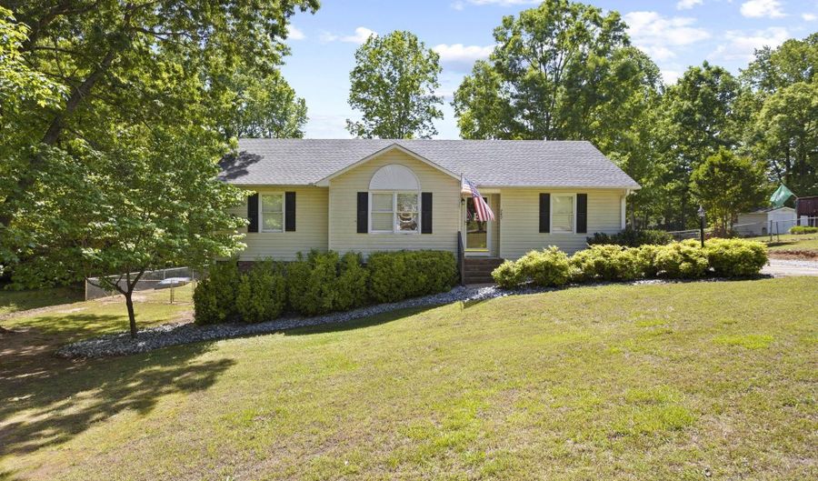 243 Crooked Tree Dr, Inman, SC 29349 - 3 Beds, 2 Bath
