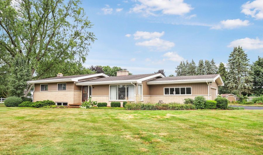 5776 Country View Dr, Allendale, MI 49401 - 3 Beds, 3 Bath