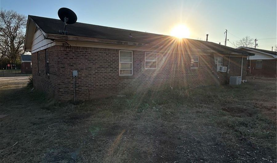 8810 Green Point Dr, Altus, AR 72821 - 3 Beds, 2 Bath