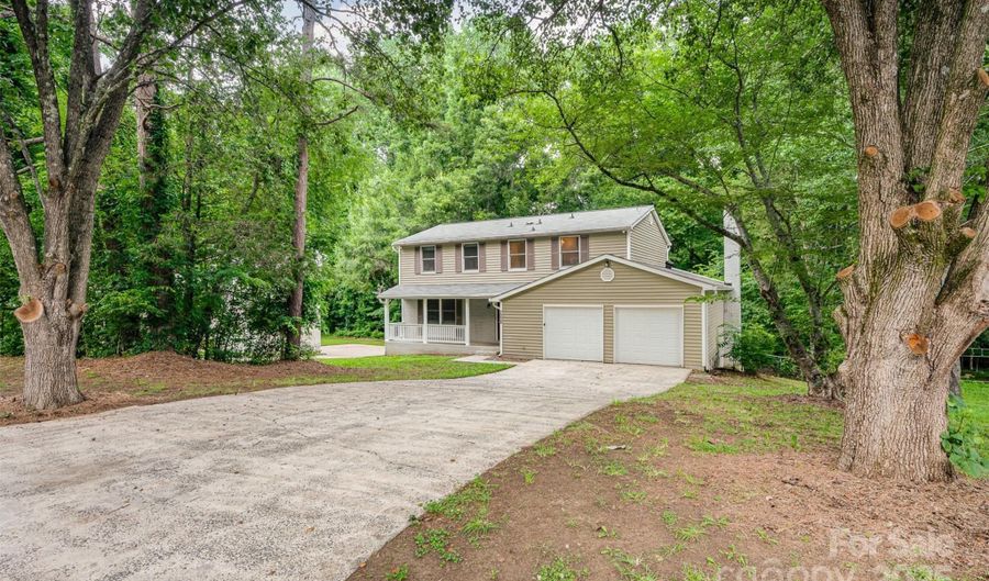 7008 Wannamaker Ln, Charlotte, NC 28226 - 4 Beds, 3 Bath