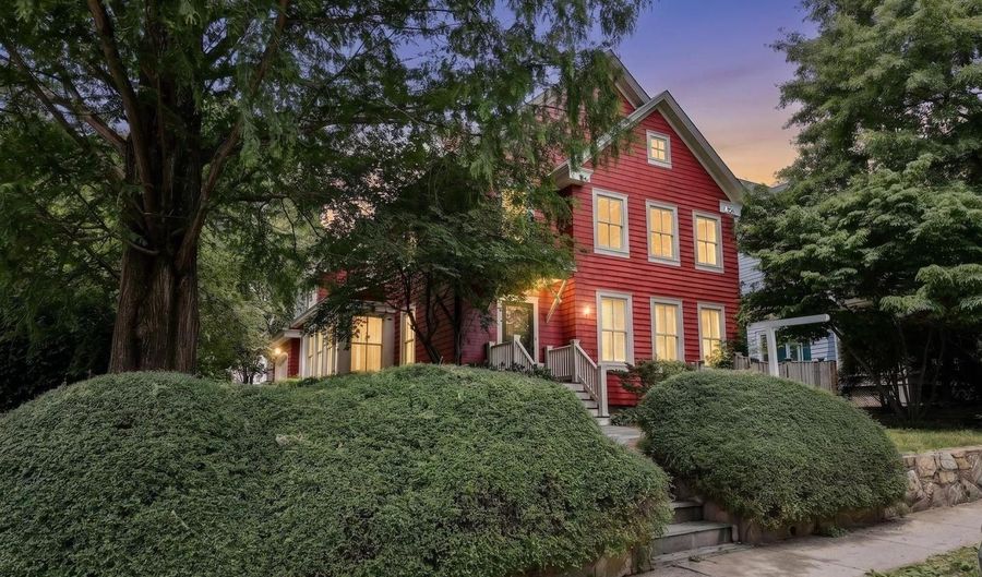 1812 N RANDOLPH St, Arlington, VA 22207 - 5 Beds, 5 Bath