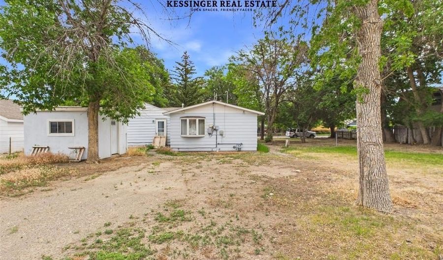1525 19th St, Cody, WY 82414 - 3 Beds, 1 Bath