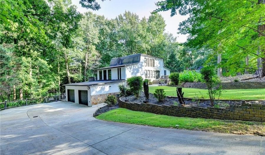 117 Ridge Rd, Berkeley Lake, GA 30096 - 5 Beds, 4 Bath